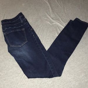 Dark high waisted jeans!